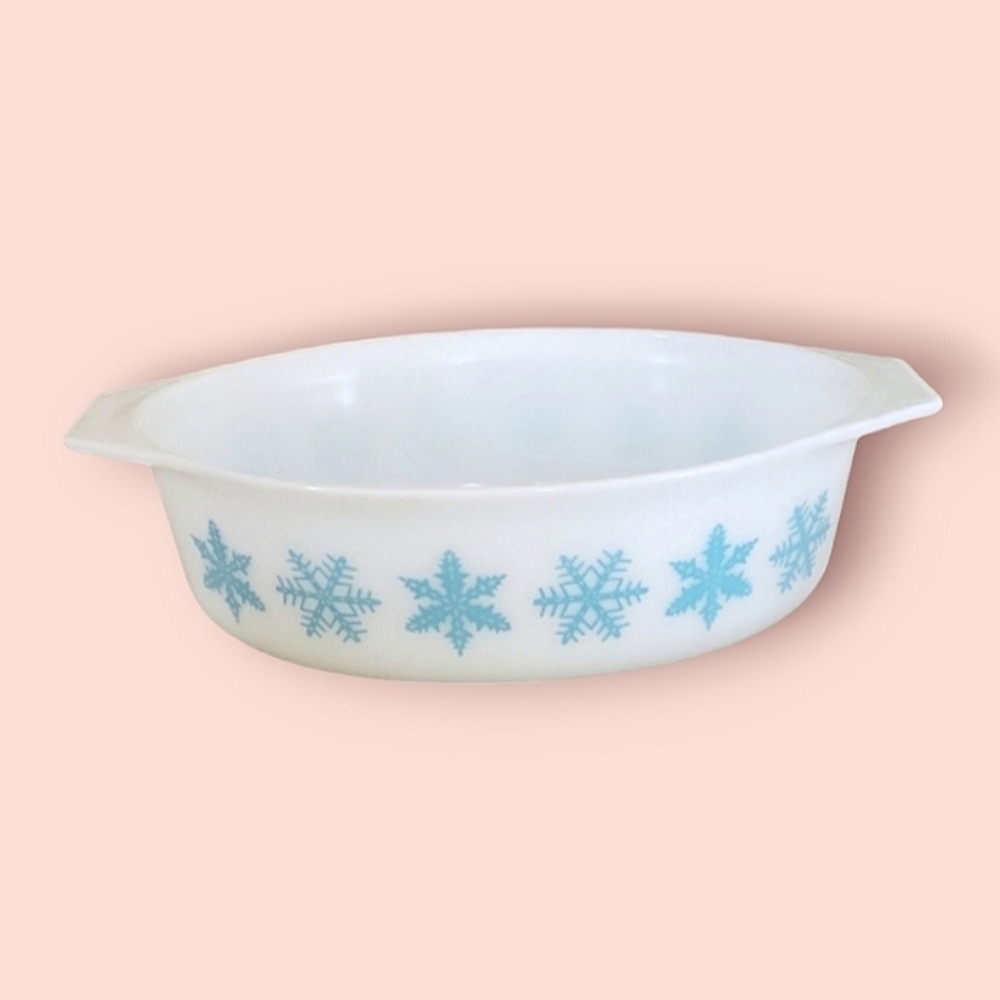 pyrex casserole baking dish snowflakes